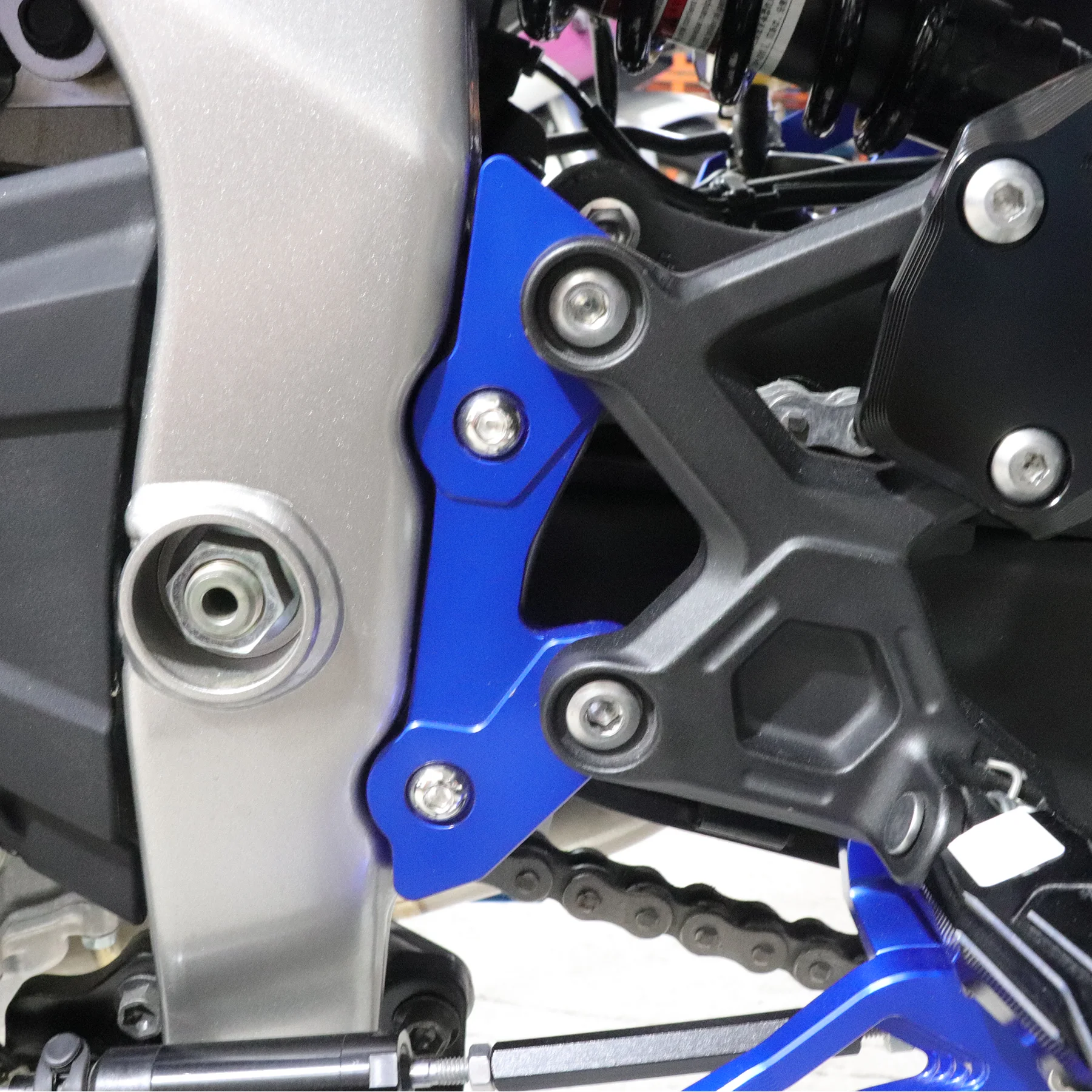 Motorcycle CNC Footrest Raising Bracket Front Pedal Heightening Back Moving Bracket for Kawasaki Ninja ZX-25R ZX25R ZX4RR ZX-4RR